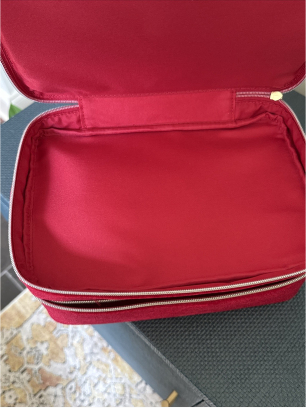 Estee Lauder Red Velvet Bow Accented Cosmetic Makeup Bag Travel Case NWOT - Picture 7 of 9